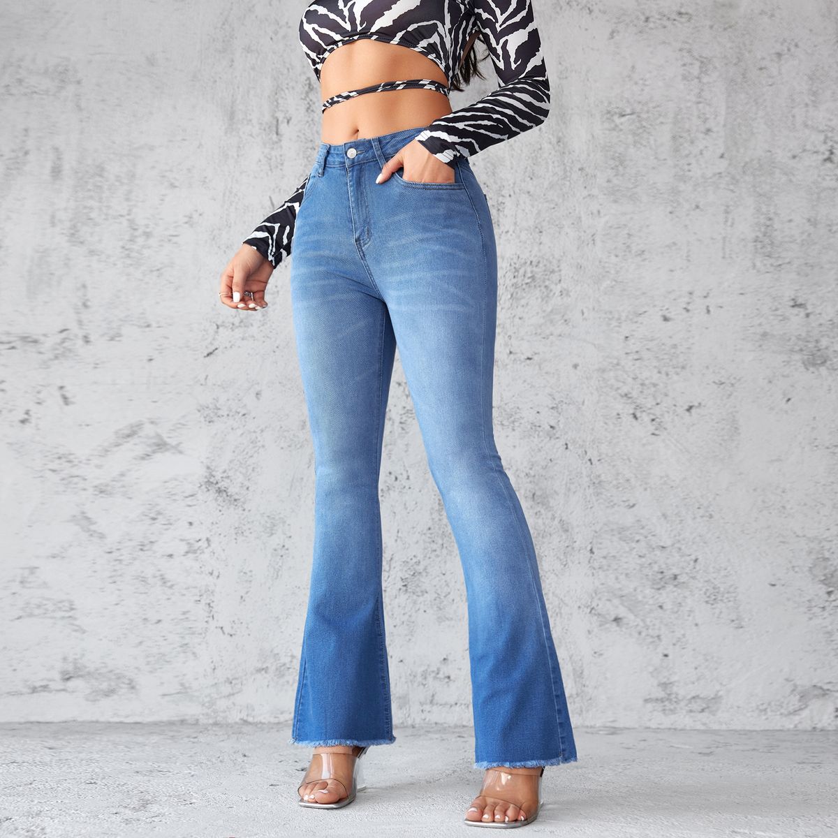 "Retro Flared Jeans For Women - High Waist Slim Fit Denim Pants With Vintage Horseshoe Design - Comfortable Cotton Stretch Fabric"_mkmklike.com