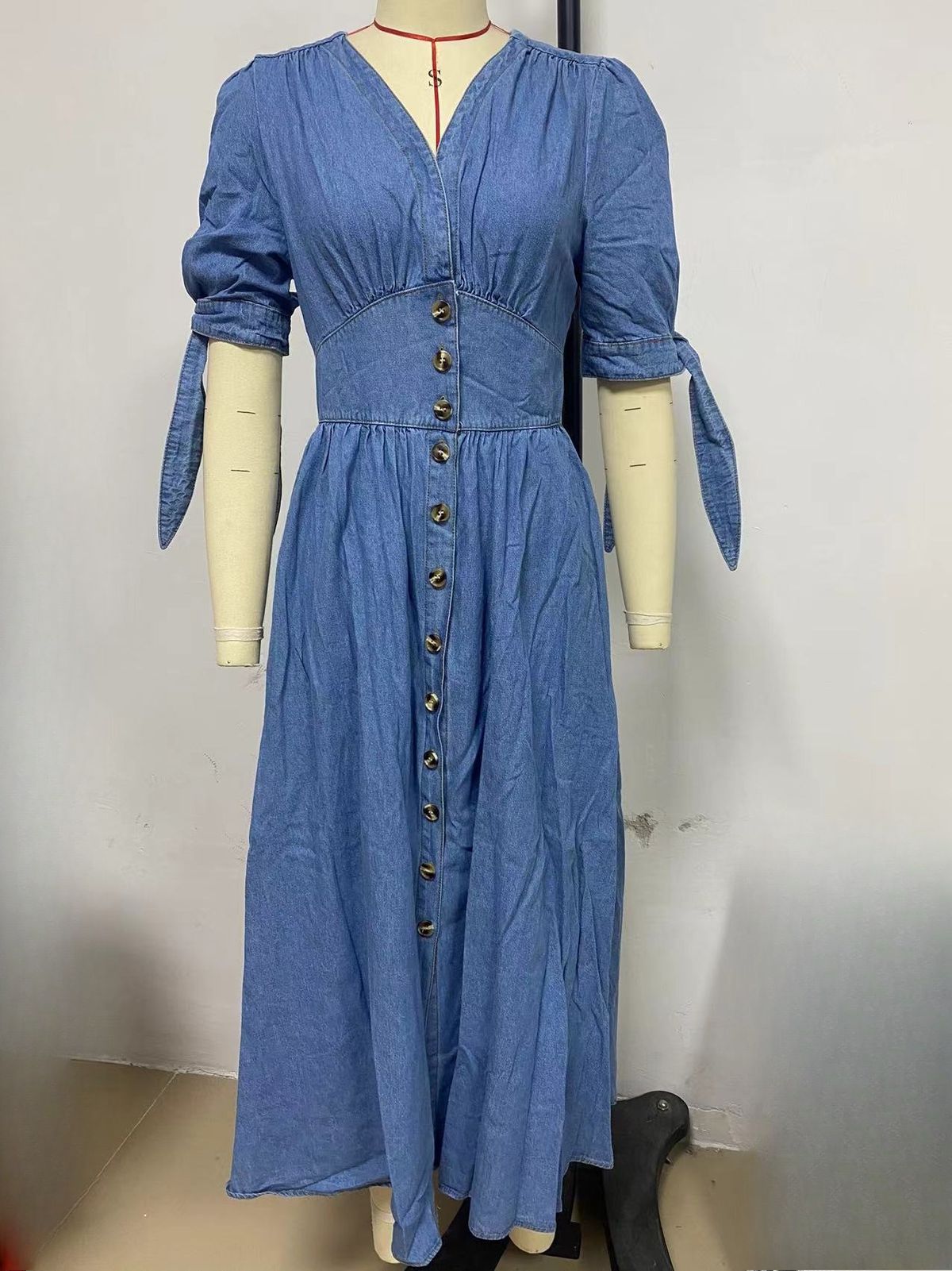 K New Women's Fashionable And Sexy V-neck Long Button Denim Dress_mkmklike.com