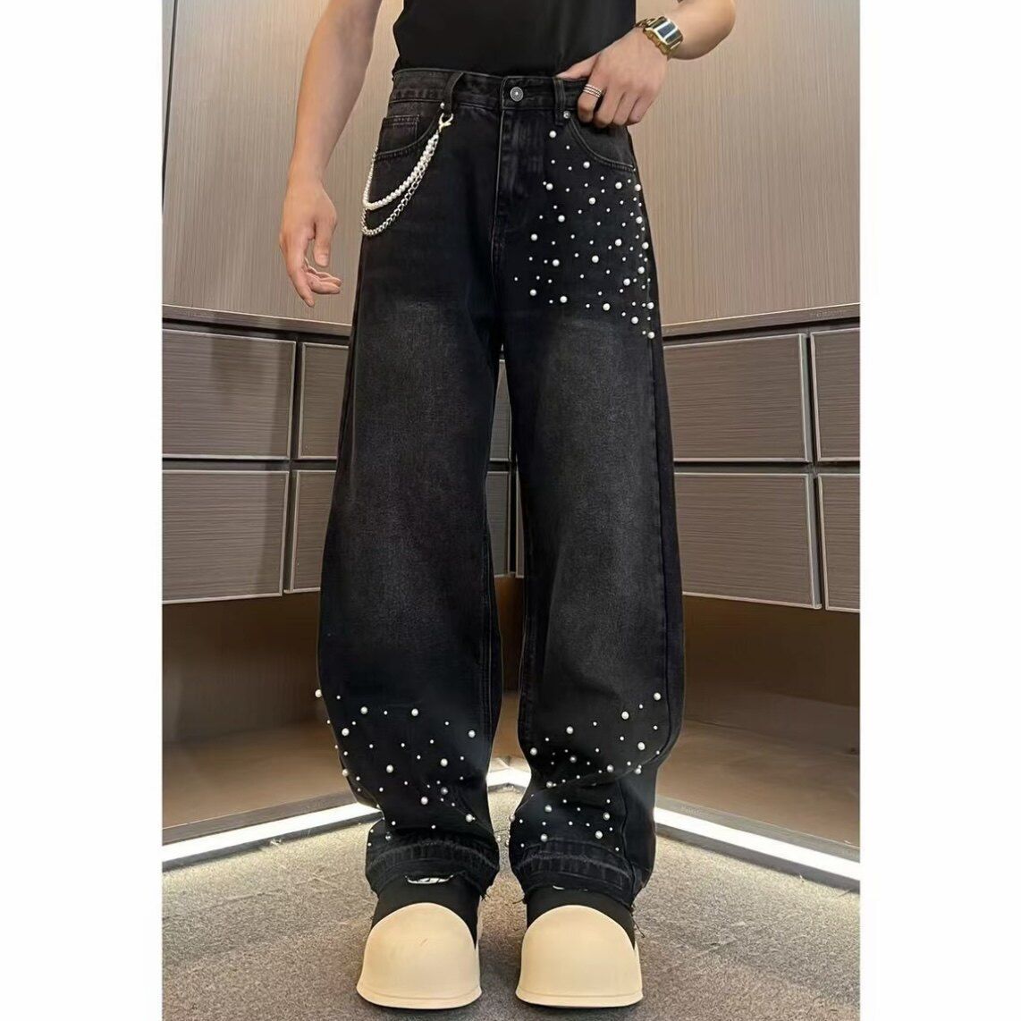 Premium Washed Denim Jeans For Men – Relaxed Straight Fit With Chain & Pearl Embellishments (Black/Blue)_mkmklike.com