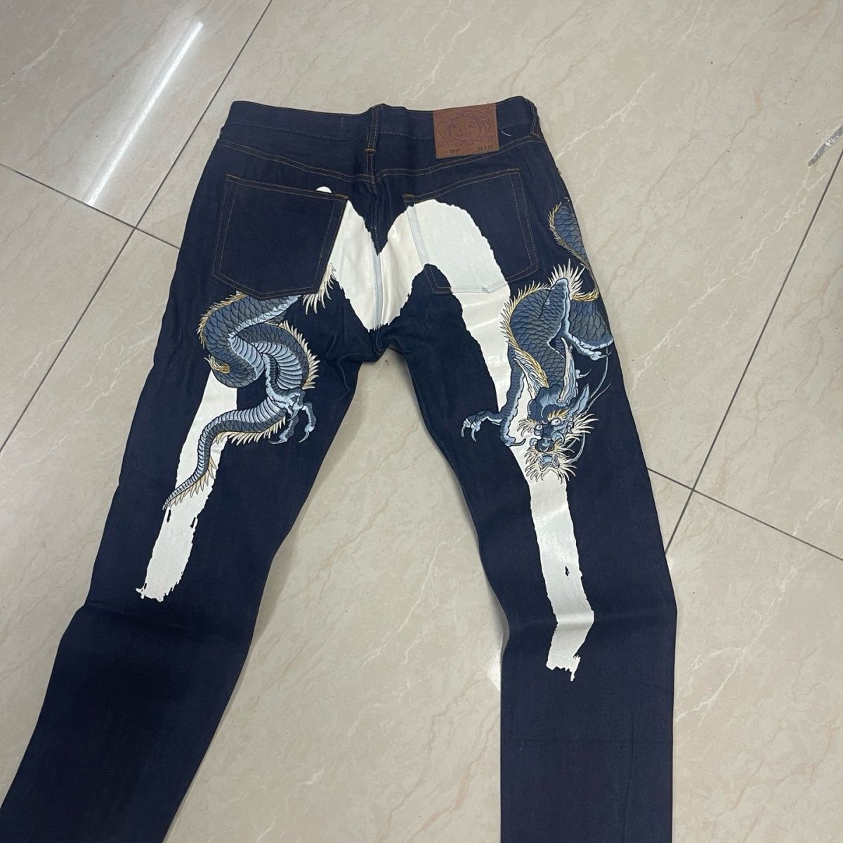 Men's Relaxed Straight Leg Denim Pants With Dragon Embroidery Japanese Streetwear Style Casual Trousers_mkmklike.com