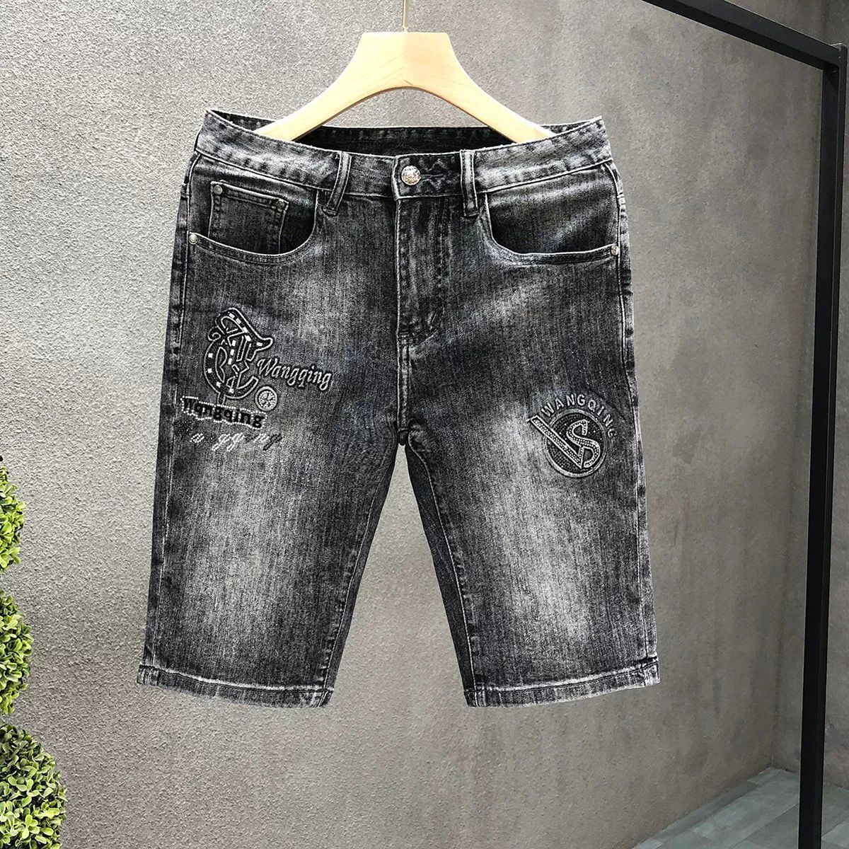 Men's Slim Fit Embroidered Denim Shorts Premium Luxury 5-Inch Inseam Summer Artistic Stitching High-End Streetwear Style_mkmklike.com