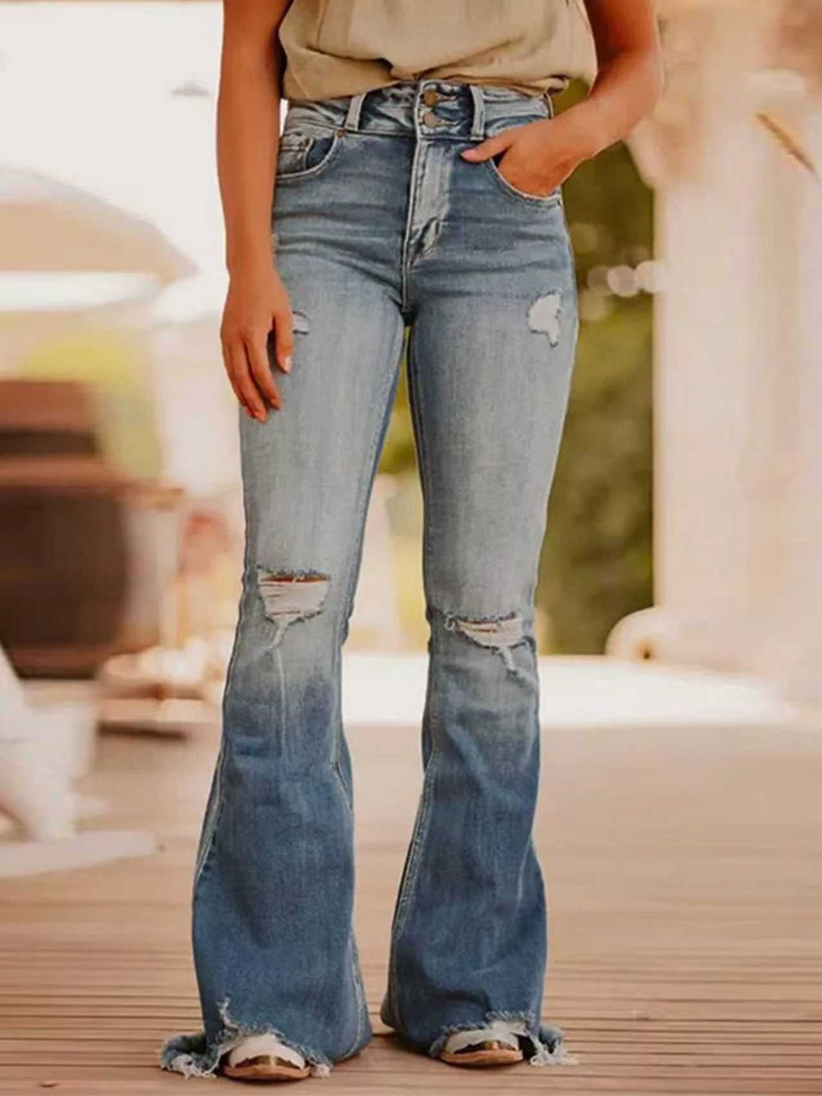 Elegant Distressed Flare Jeans For Women – Vintage Washed Denim With Double Button Detail_mkmklike.com