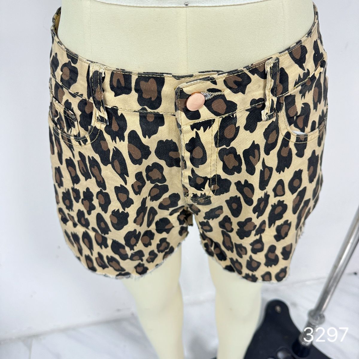 New Retro Leopard Print Ripped Raw Edge High Waist Denim Shorts For Women_mkmklike.com