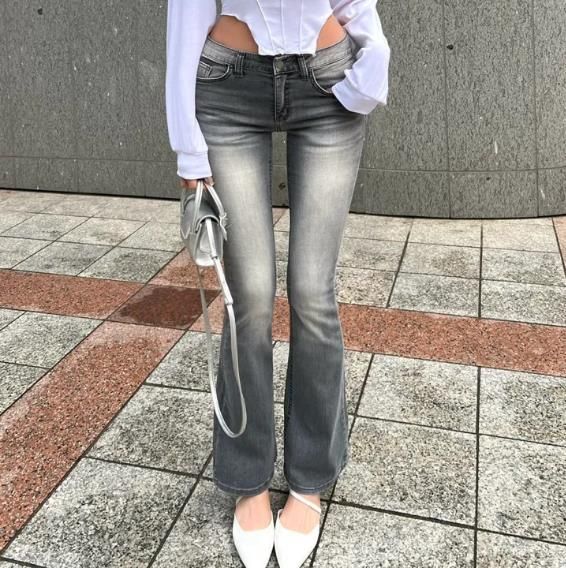 Slim Fit Black Wash Flared Jeans For Women – Vintage-Inspired High Waist, Stretch Denim With Distressed Hem Detailing_mkmklike.com