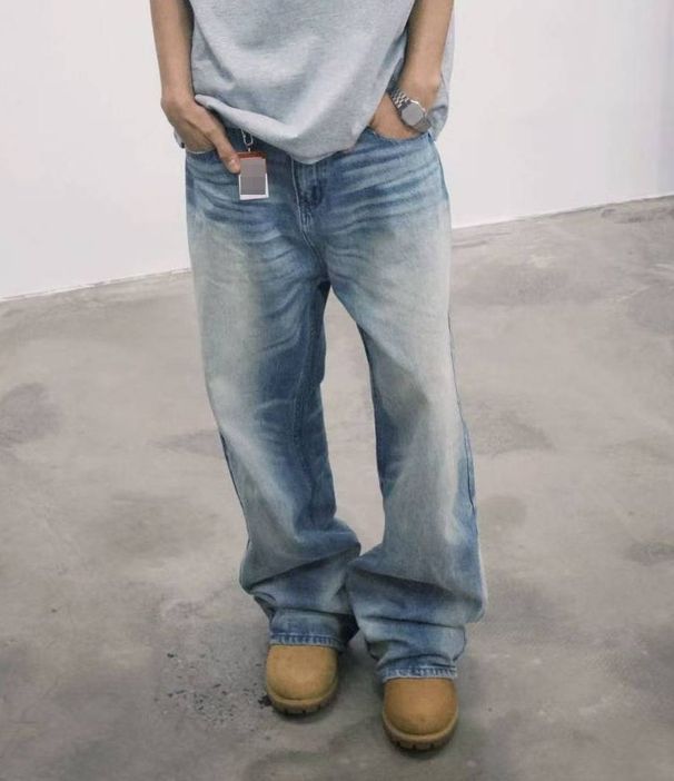 Heavyweight Vintage Washed Jeans For Men – Distressed Blue Denim, Relaxed Straight Fit, Cleanfit Styling_mkmklike.com