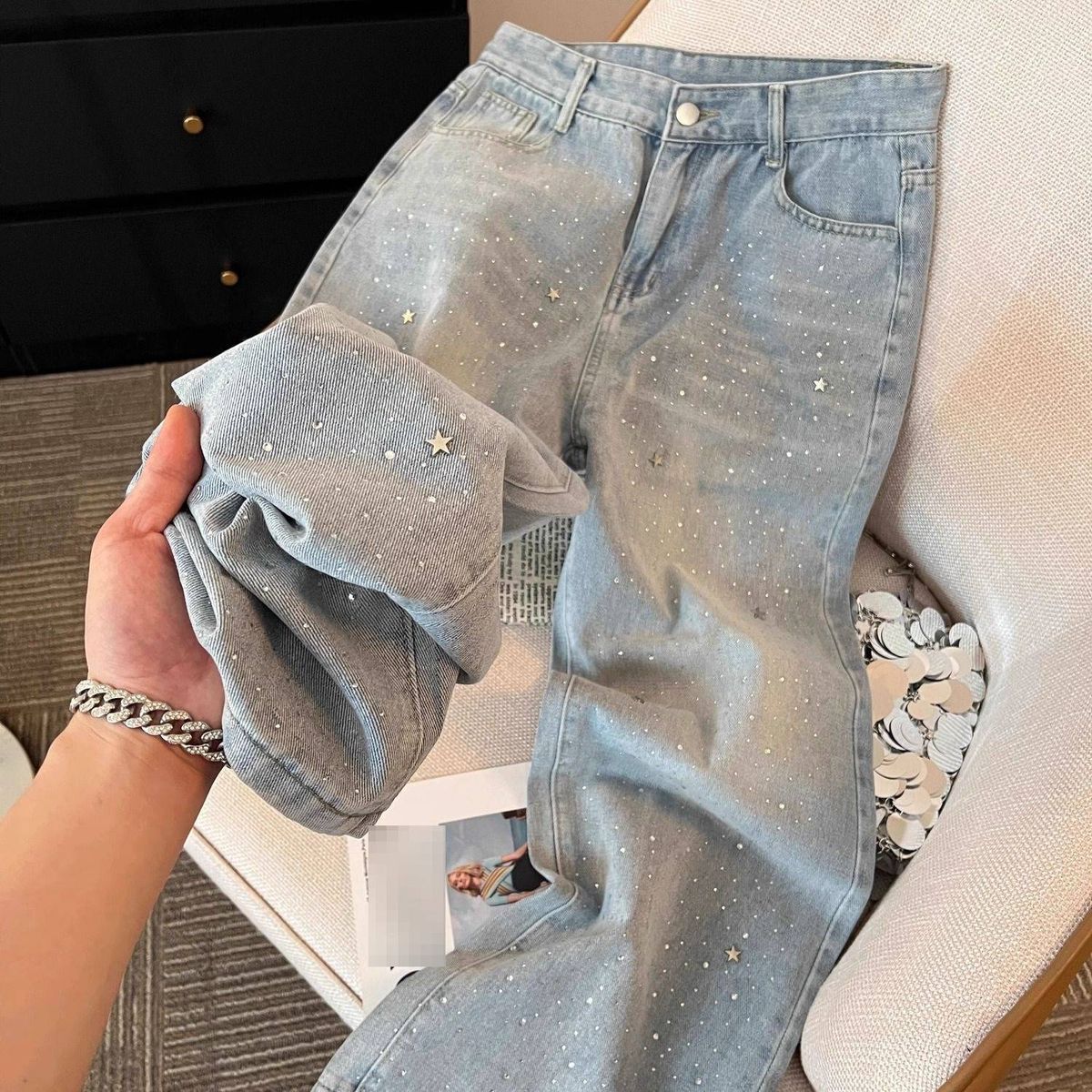 Star-Embellished High-Waisted Wide-Leg Jeans – Light Wash Distressed Denim Pants With Draped Silhouette | Trendy & Comfortable_mkmklike.com