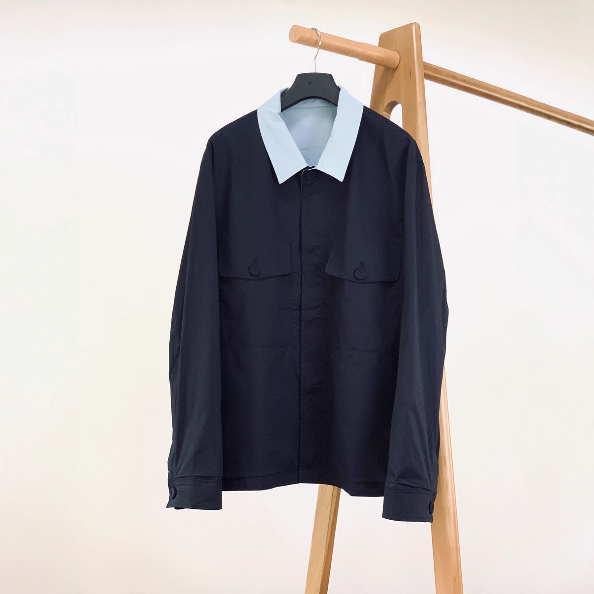 2025D European Style Autumn Color-Block Turn-Down Collar Shirt High-End Fashion Men's Button Jacket Private Wholesale_mkmklike.com