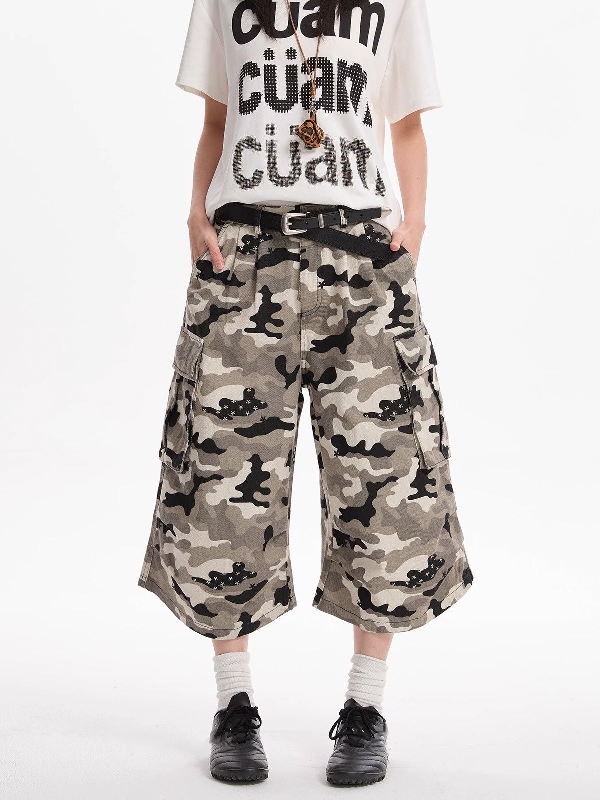 "Men's Camo Cargo Jeans – Streetwear Utility Pants (7/10 Length, Loose Fit, Vintage Wash, Military-Inspired, Urban Fashion)"_mkmklike.com