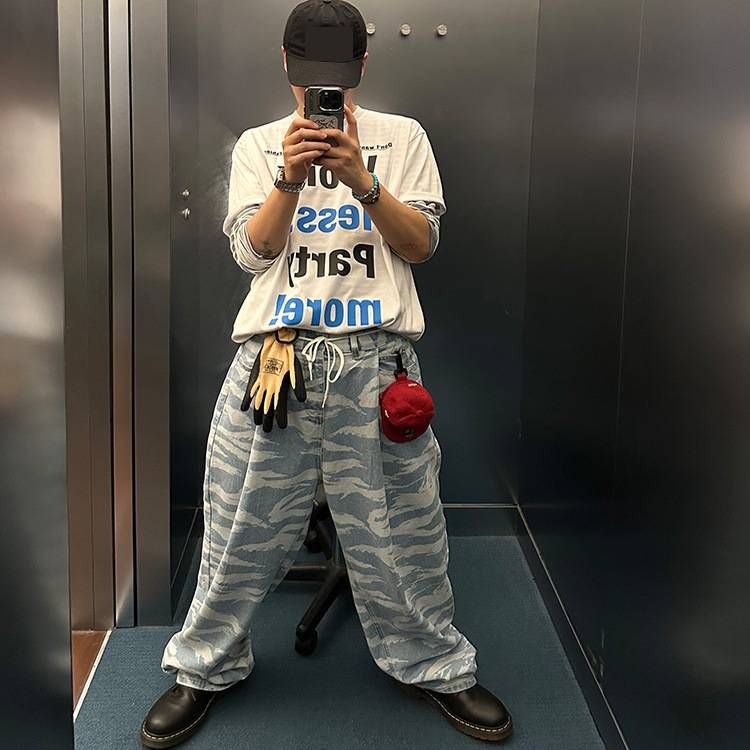 Men's Clothing Camouflage Wavy Pattern Jeans For Men Retro Blue Camo Wave Print Jeans - Loose Fit Straight Leg Casual Pants For Streetwear Fashion_mkmklike.com