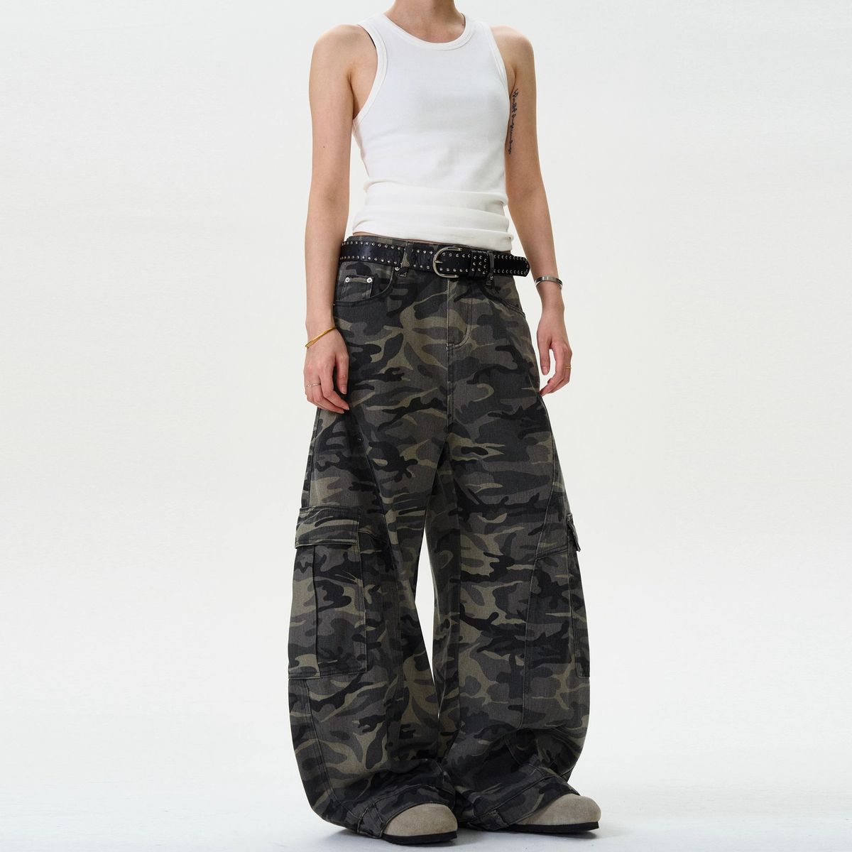 "Men's Vintage Camo Cargo Jeans – Distressed Utility Pants With Reverse-Wash Effect & Relaxed Fit (Military-Inspired, Urban Explorer Style)"_mkmklike.com