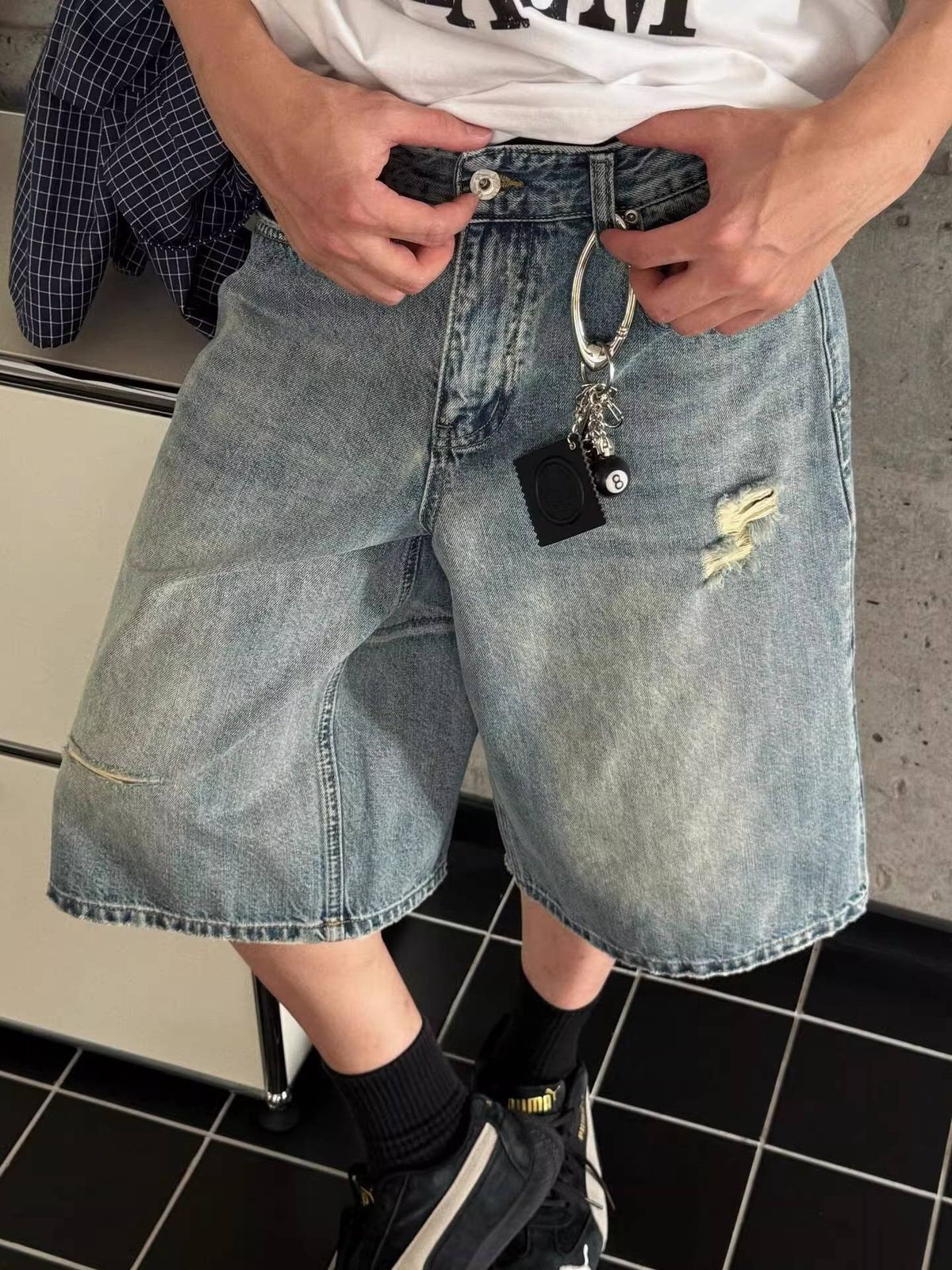 Men's Clothing High Street Trend Hole Brushed Niche Wide Leg Straight Denim Shorts_mkmklike.com