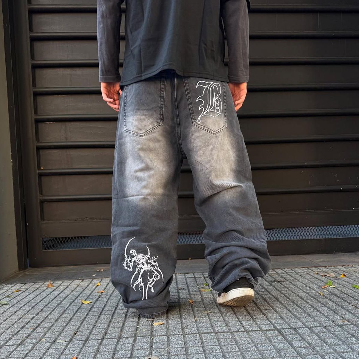 Men's Dark Gray Embroidered Skull Wide-Leg Jeans – Streetwear Loose Fit Pants, Gothic Punk Fashion_mkmklike.com