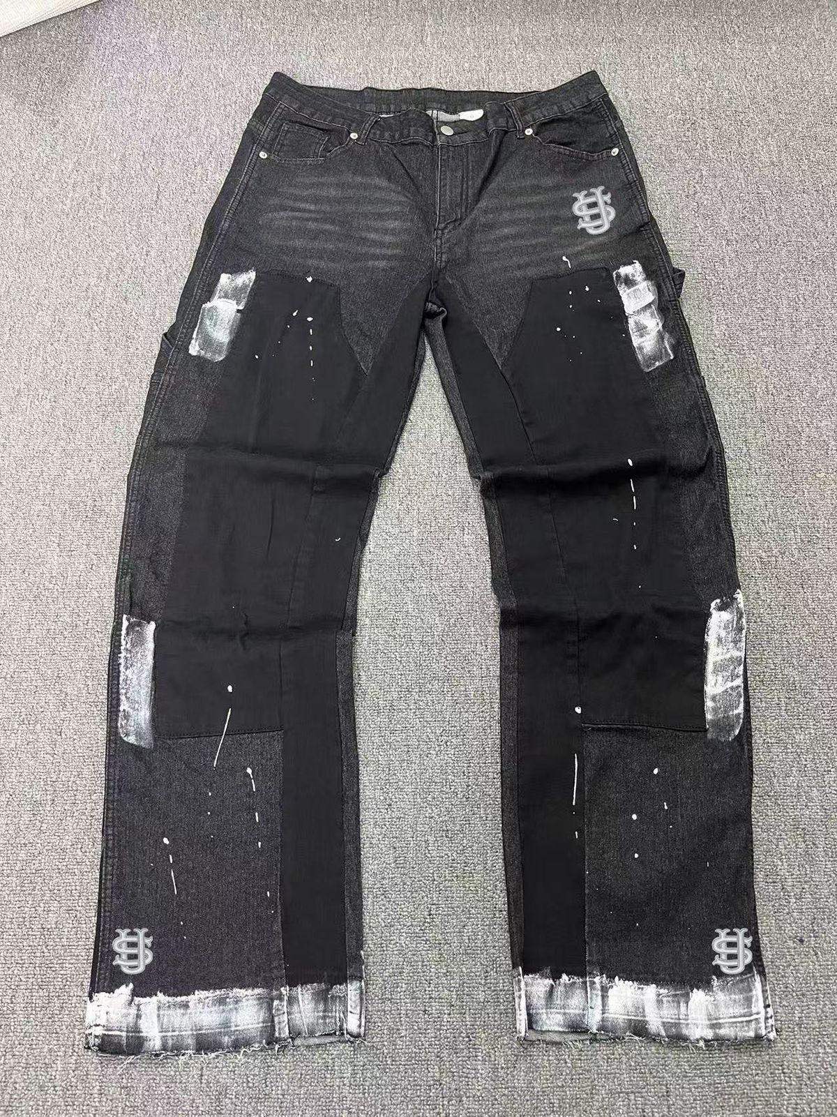 Men's Clothing Menswear Trendy Patchwork Distressed Washed Denim Cargo Pants With Hand Painted Details And US Embroidery._mkmklike.com