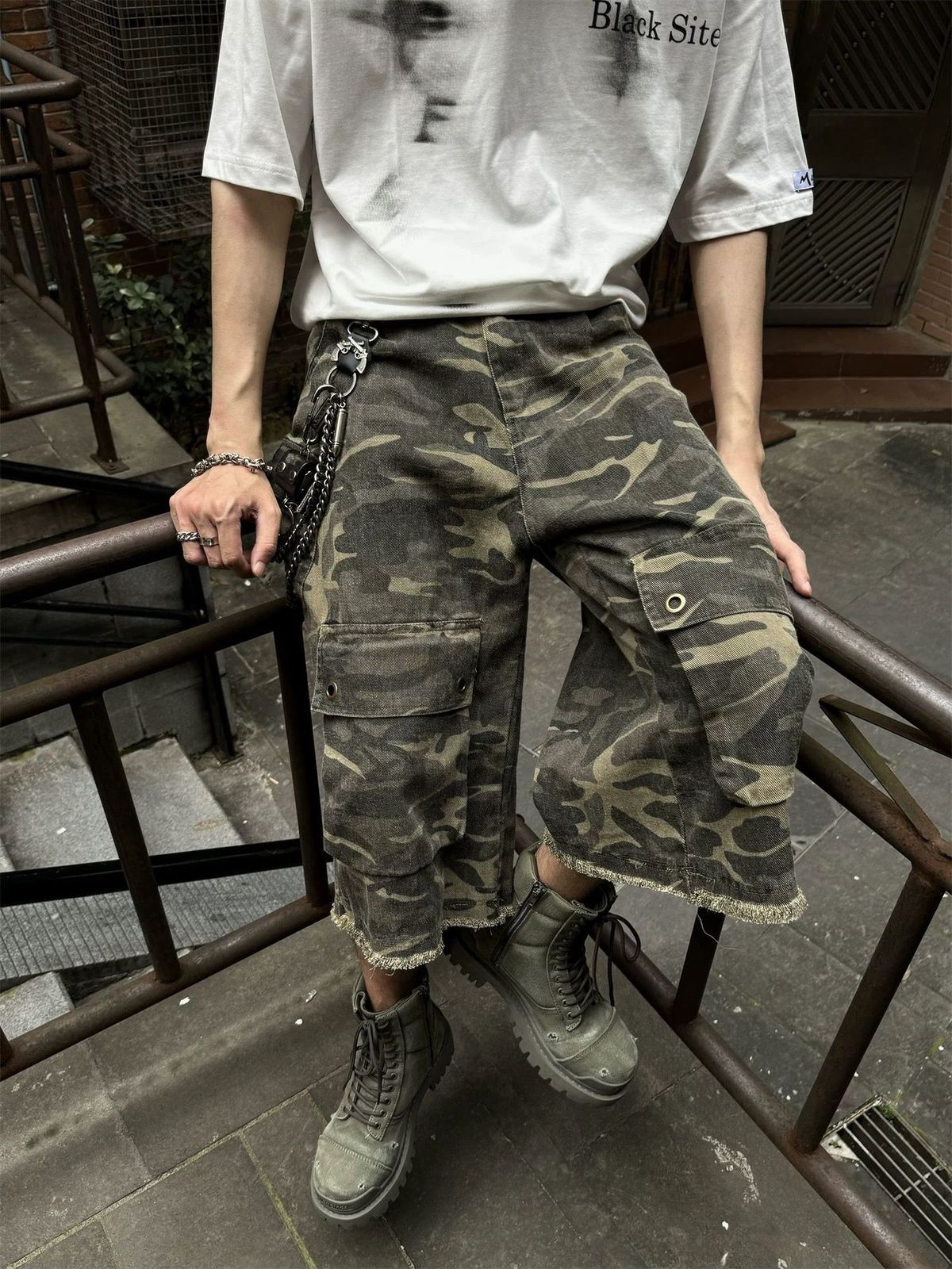 Men's Clothing Retro Destroyed Washed Pocket Workwear Camouflage Cropped Pants Men And Women Trendy Loose Casual Straight Shorts_mkmklike.com
