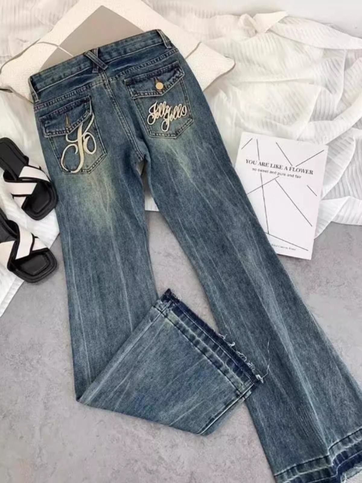 "American Retro Low-Rise Flared Jeans For Women – Vintage Distressed Denim, Embroidered High Street Style, Slim Fit & Floor-Length"_mkmklike.com