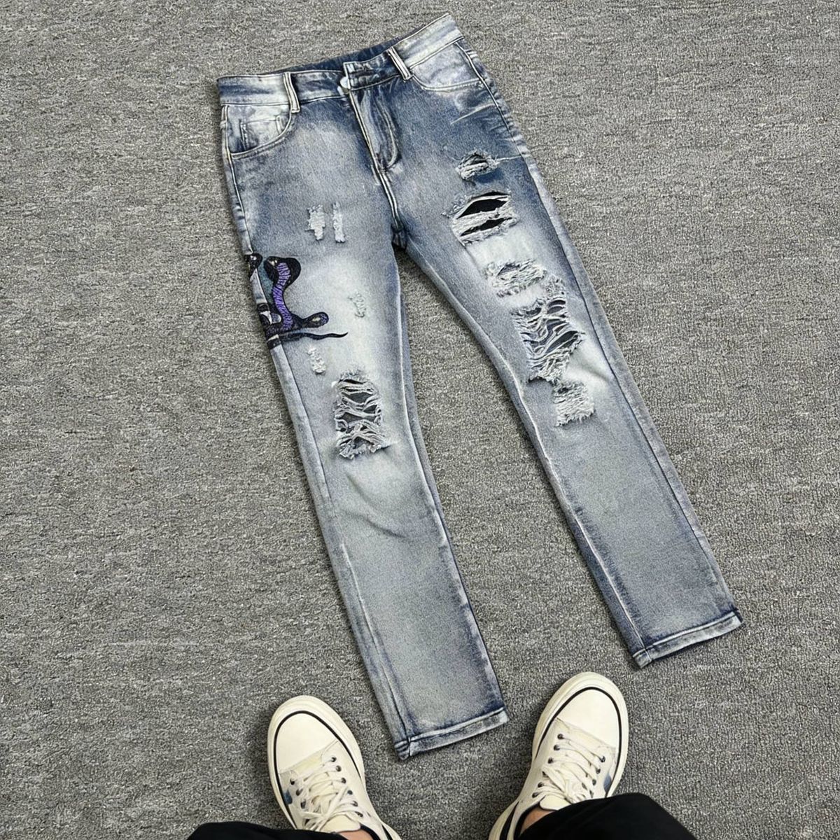 Men's Urban Leisure Gray Distressed Embroidered Jeans Slim Fit Stretch Mid Waist High Street Style Trousers_mkmklike.com
