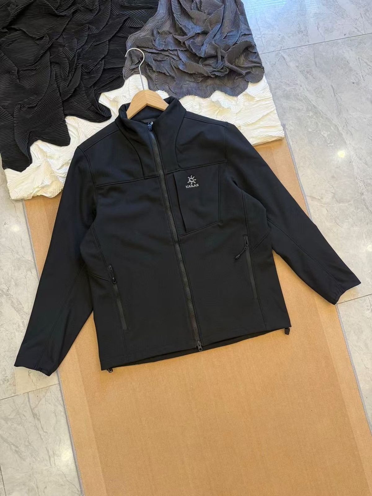 KAILAS Autumn New Soft Shell Fleece-Lined Windproof Warm Jacket Mountaineering Sports Casual Coat Top_mkmklike.com