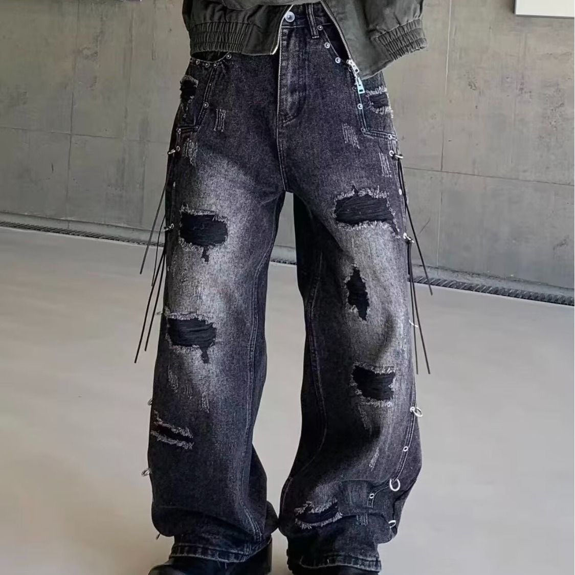 Vintage Washed Distressed Denim Jeans For Men, Loose Fit Straight Leg Baggy Trousers With Patch Details_mkmklike.com
