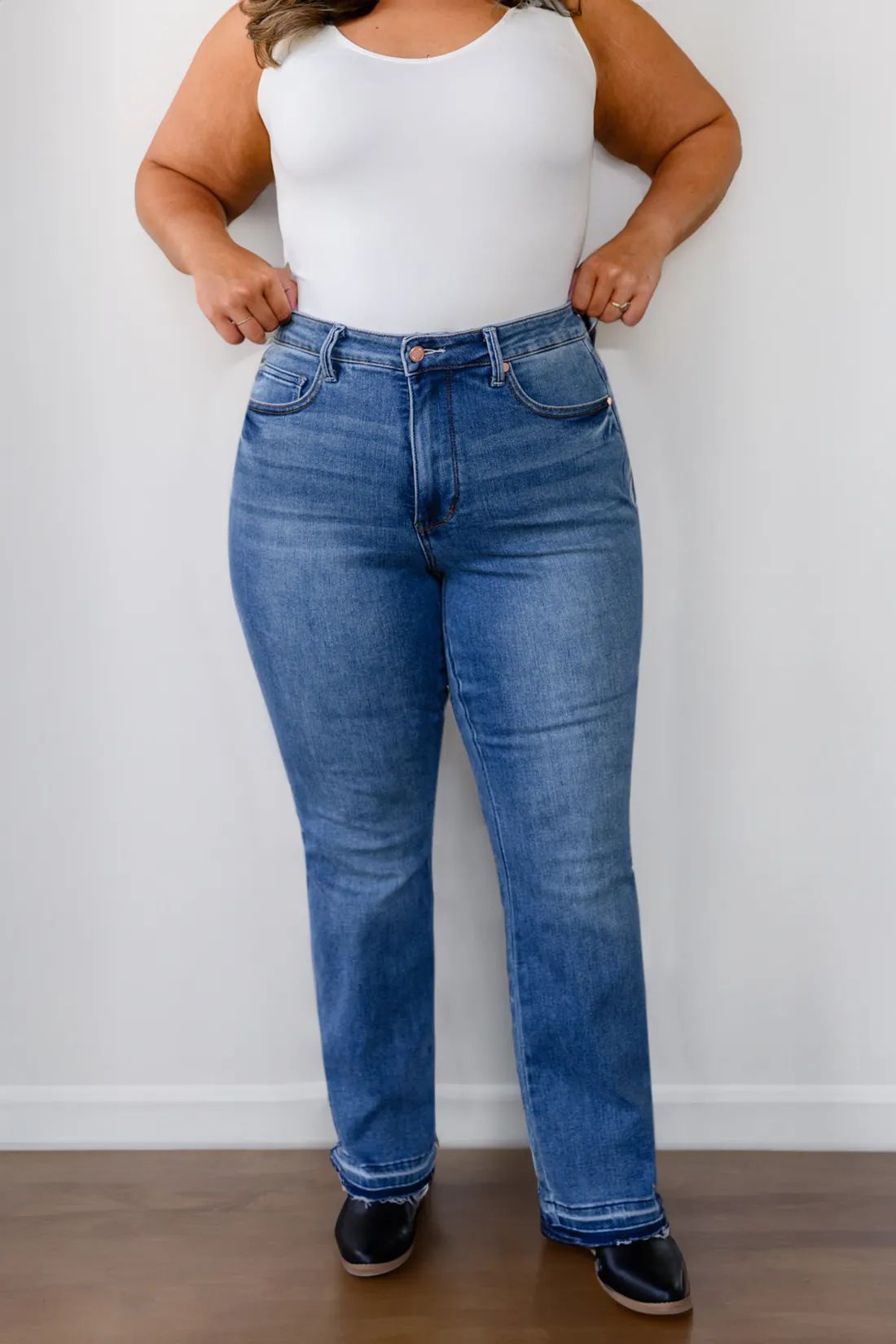 Women’s Clothing New Women's Jeans Women's Pants Straight Trousers Mid Waist Elastic Large Size Slightly Flared Frayed Edge_mkmklike.com