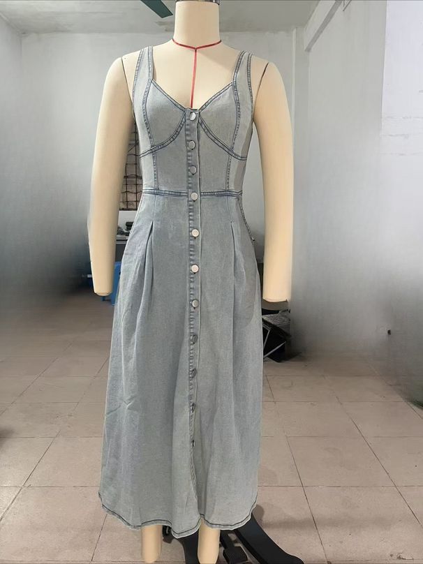 K Women's Denim Distressed Shoulder Strap Single Row Button Mid Length Dress_mkmklike.com