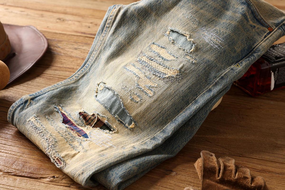 Men's Vintage Heavyweight Distressed Jeans – Red Ear Tag Detail, Ripped & Worn Look, Classic Blue Denim For Early Autumn_mkmklike.com
