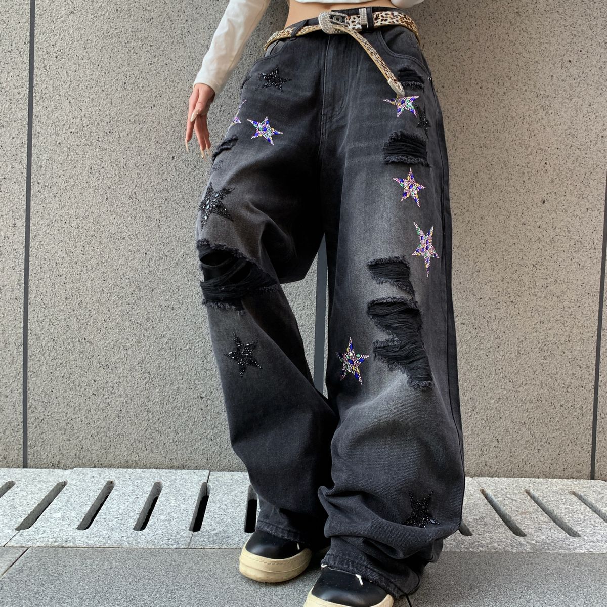Unisex Straight-Leg Distressed Jeans – Vintage-Inspired Star Patched Denim With Relaxed Fit & Raw Hem_mkmklike.com