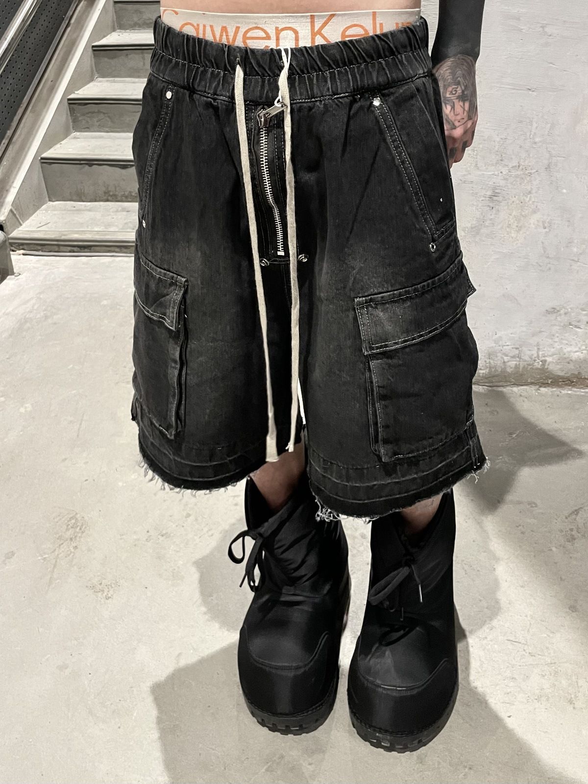 Men's Clothing High Street Washed Distressed Ash Multi Pocket Straight Shorts Drawstring Raw Edge Loose Denim Zipper Work Shorts_mkmklike.com