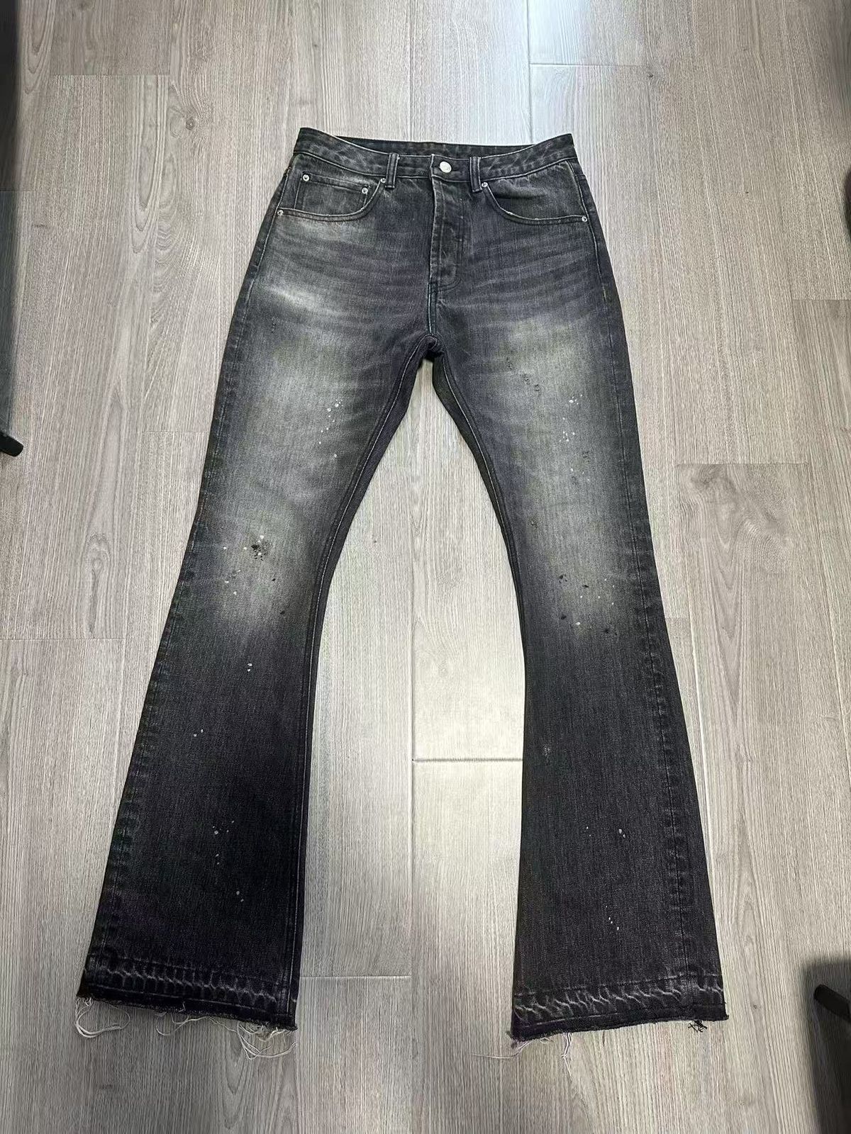 Vintage-Inspired Distressed Flared Jeans – Acid Wash & Splatter Paint Details (S-XL, Mid-Rise, Slight Stretch, Unisex Fit)_mkmklike.com