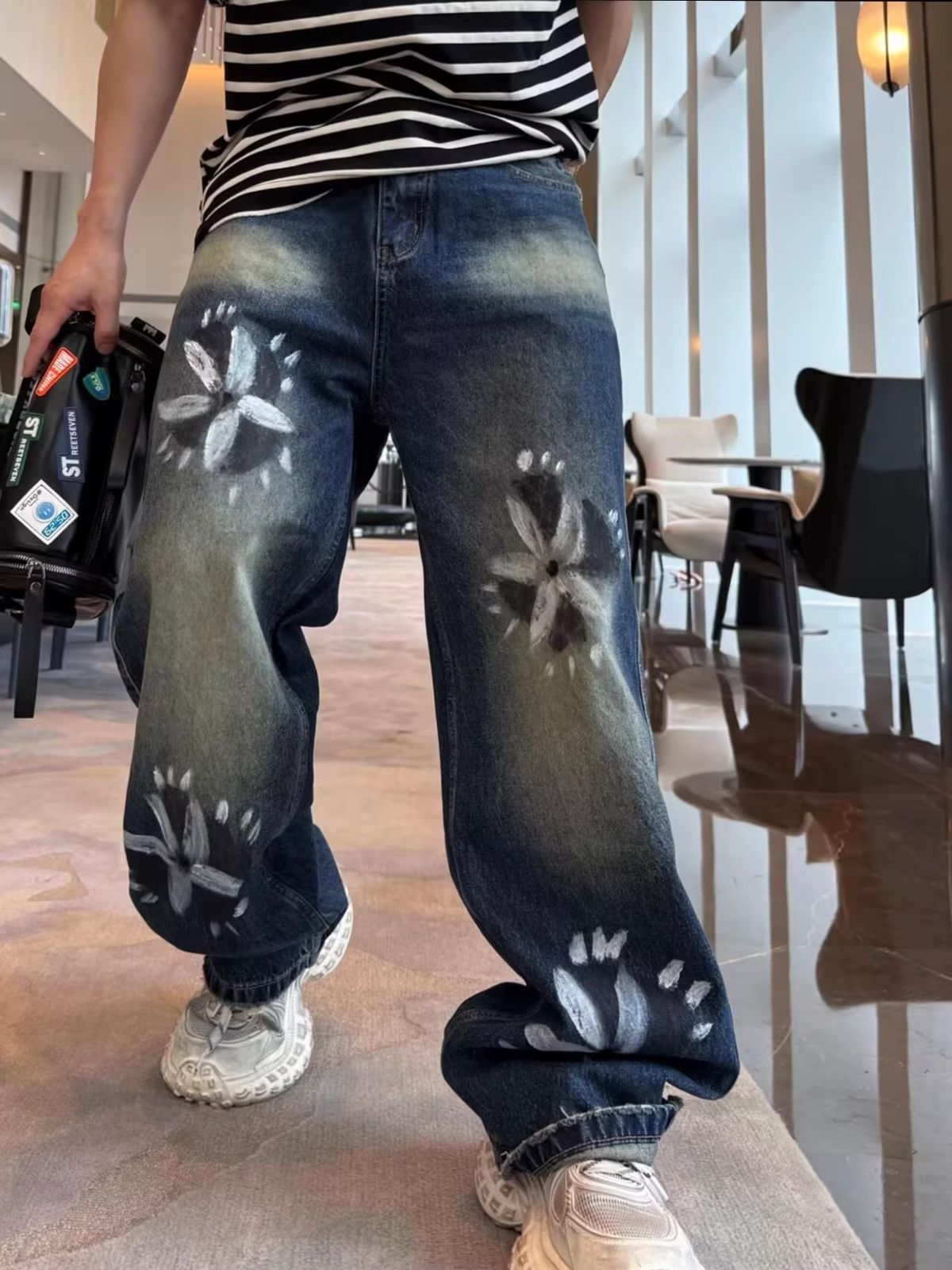 Street Art Denim Pants – Hand-Painted Graffiti Straight-Leg Jeans For Men (M-3XL, Distressed Blue)_mkmklike.com