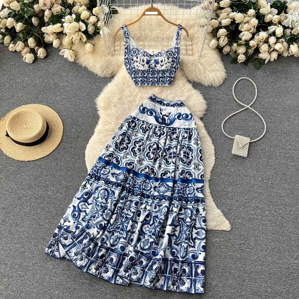 Women Two piece set of short strapless suspender with three-dimensional chest pad and pleated skirt_mkmklike.com