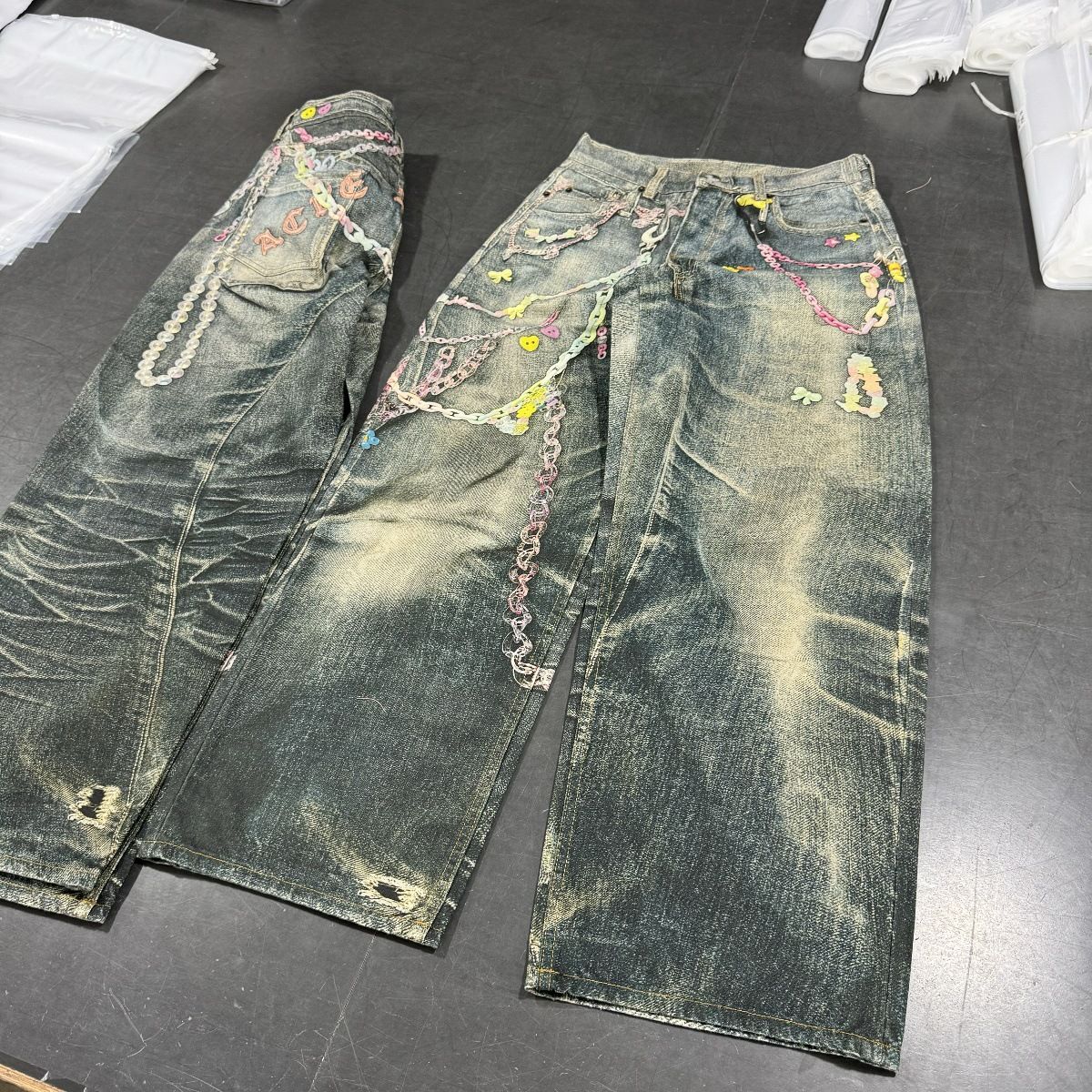 Streetwear Digital Print Jeans – Loose Straight-Leg High Waist Denim Pants With Candy Chain Accents_mkmklike.com