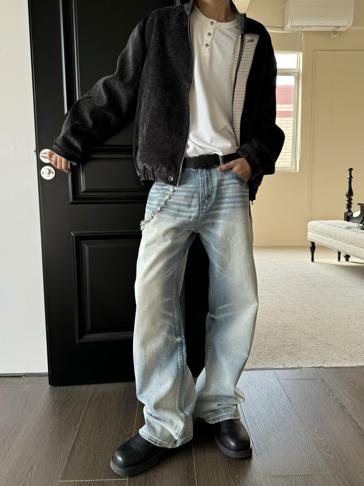 Vintage Washed Denim Pants – Oversized High Street Jeans With Cat Whisker Fading (Unisex, Light Blue, Baggy & Straight-Leg)_mkmklike.com