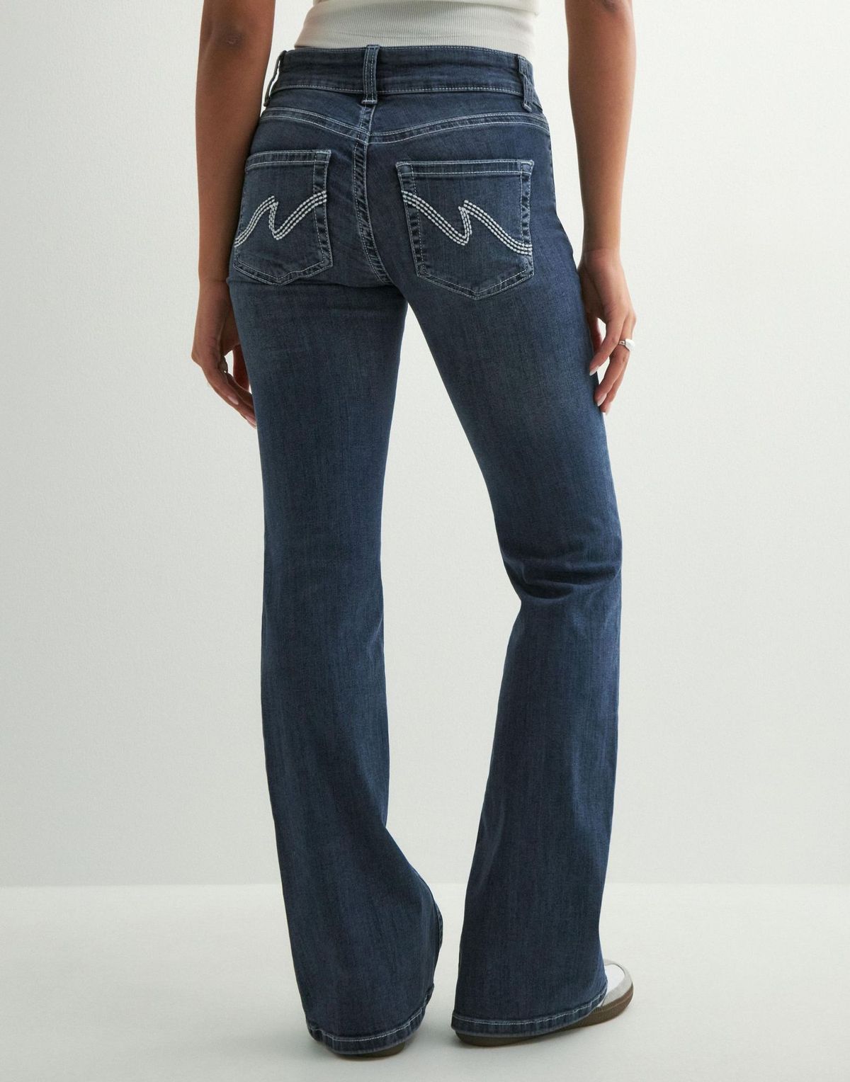 Low-Rise Flared Jeans – Y2K Double-Button Denim Pants With Stitching Detail (XS-XL, Classic Blue)_mkmklike.com