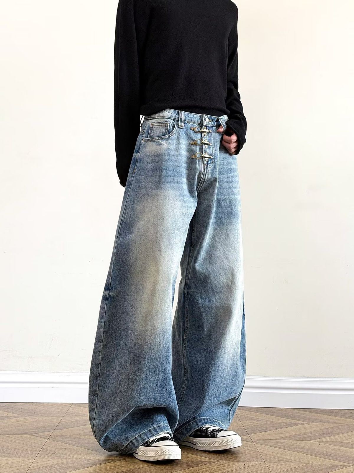 "Graffiti-Script Distressed Jeans – Vintage Hip-Hop Wide-Leg Denim With Hand-Painted Lettering (S-3XL)"_mkmklike.com