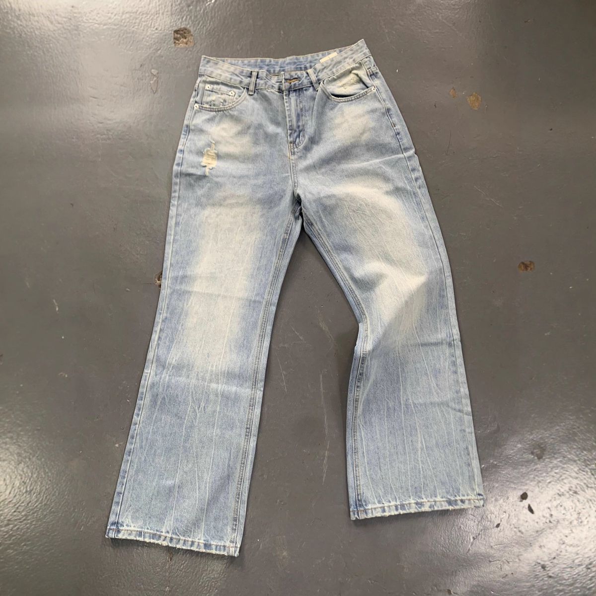 Men's Clothing Distressed Washed Light Blue Straight-Leg Jeans With Cracked Details & Ripped Holes | Cleanfit Streetwear Denim Pants_mkmklike.com