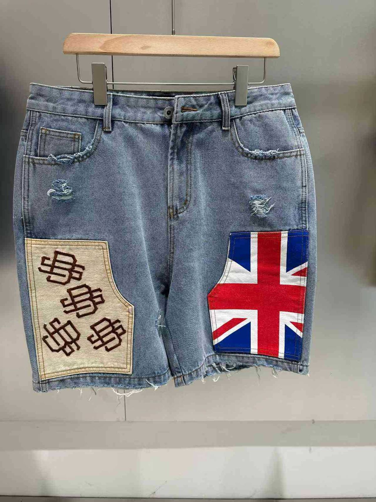 "Distressed Denim Shorts With Union Jack Patch - Vintage Inspired High Waisted Casual Summer Shorts For Women (5-Piece Set, Blue/Gray, Sizes 33-38)"_mkmklike.com