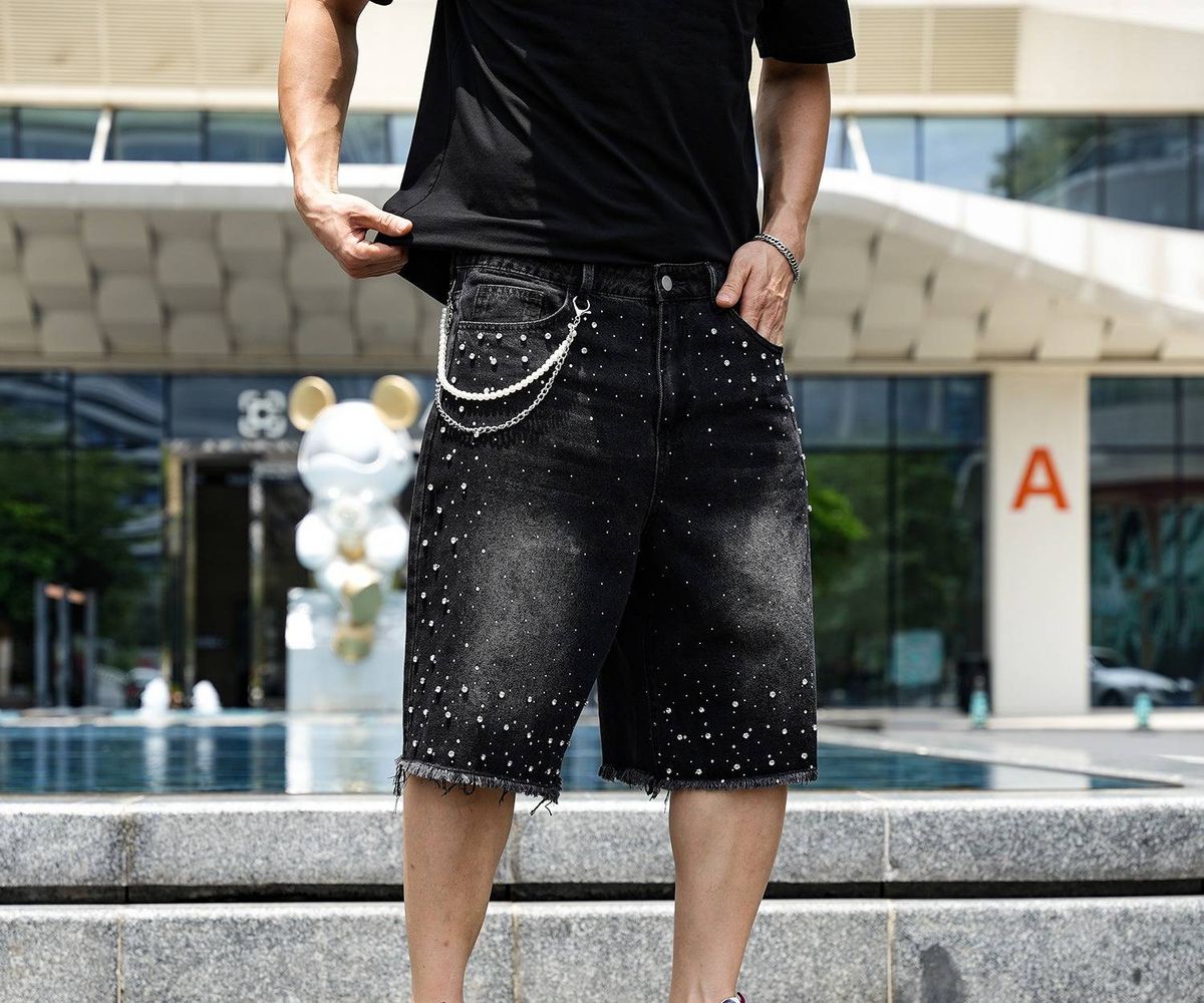 2026 Men's Denim Shorts Style Exclusive Hot Fix Rhinestone Frayed Hem Five Point Mid Length Trousers Riding Breeches Summer_mkmklike.com
