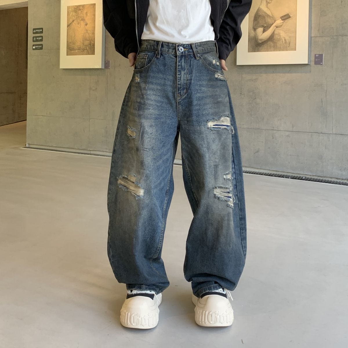 Vintage Washed Distressed Denim Jeans For Men - Relaxed Straight Leg With Graffiti & Patch Details_mkmklike.com