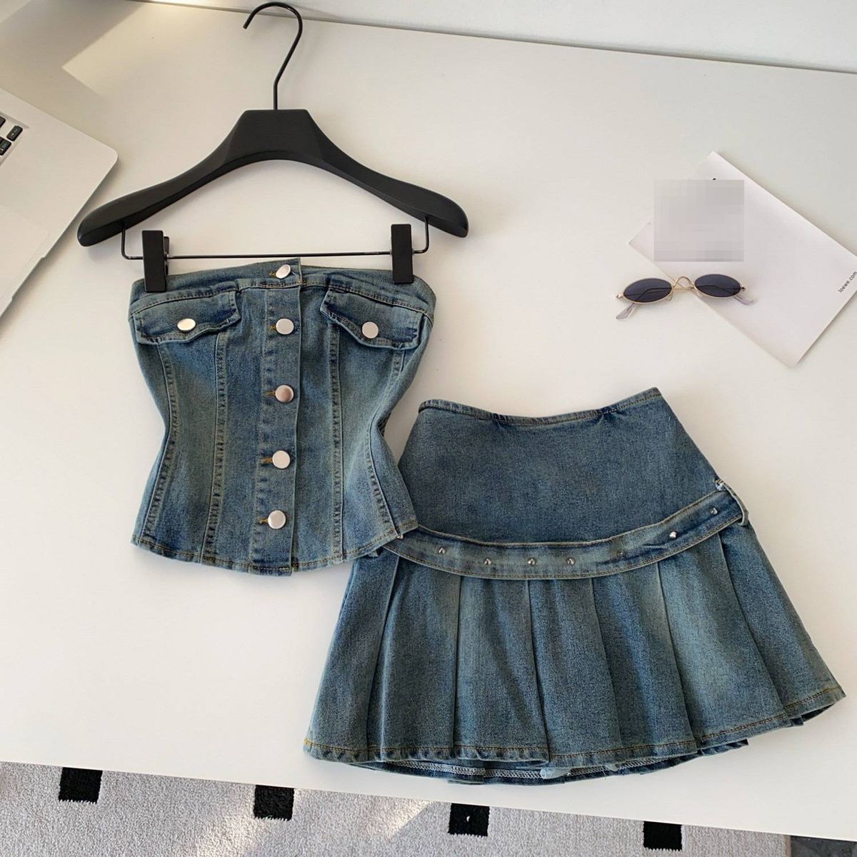 Retro Denim Strapless Vest And Pleated Skirt Two-Piece Set For Women Slim Fit Summer Outfit Youthful And Flattering_mkmklike.com