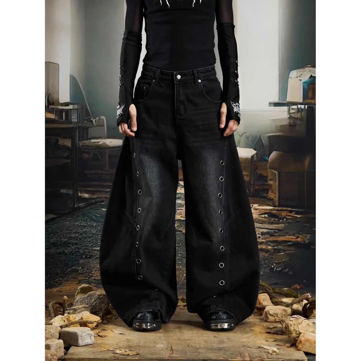 Wash Distressed Jeans With Metal Ring Embellishments – Unisex Gothic Wide-Leg Pants (Vintage Industrial Aesthetic, Cropped Flare, Non-Stretch Cotton)_mkmklike.com
