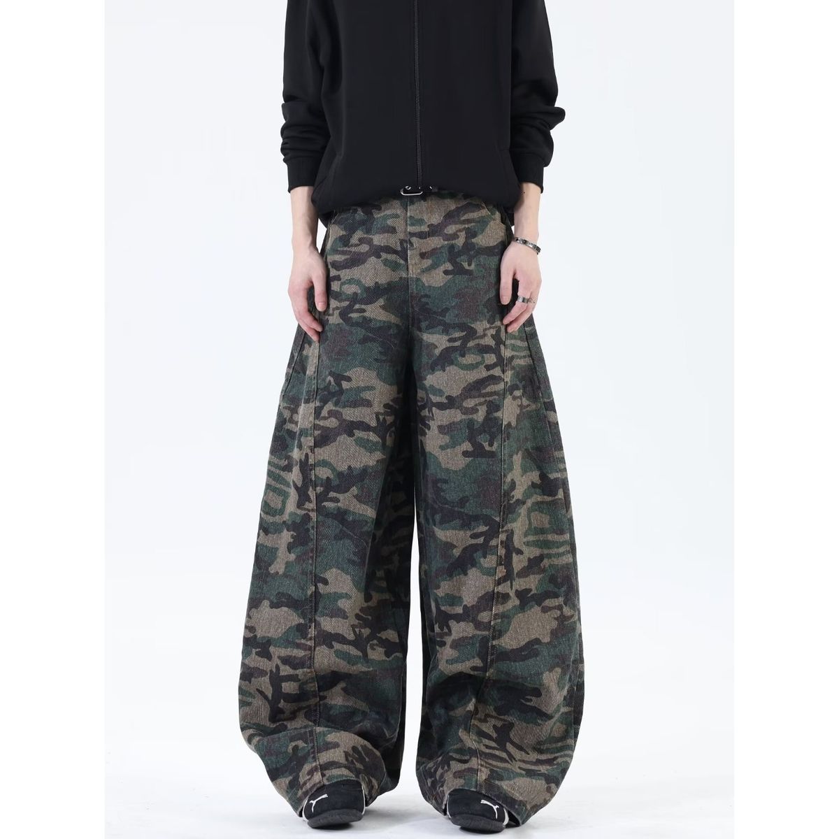 Camouflage Deconstructed Wide-Leg Cargo Jeans For Men & Women – Streetwear Oversized Straight Fit With Drop Cuff & Distressed Detailing_mkmklike.com