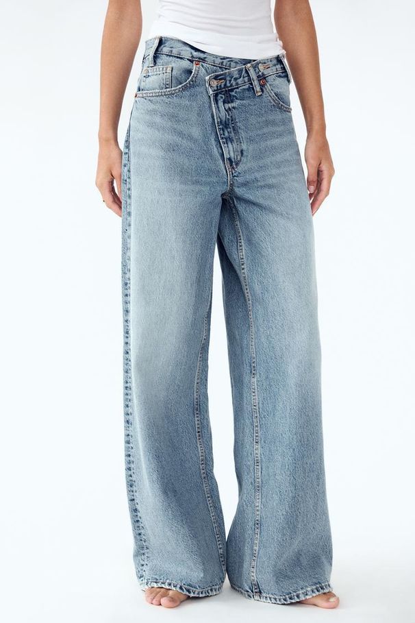 Women's Casual Straight Leg Jeans Asymmetrical Button Detailing Fashion Denim_mkmklike.com