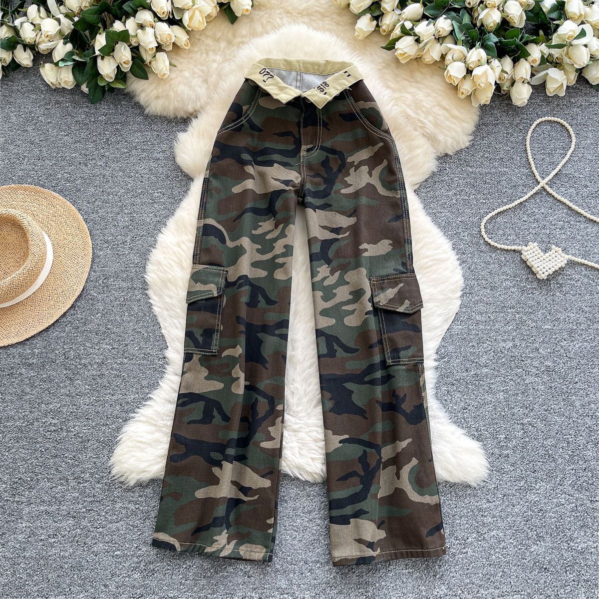 Vintage Camouflage High-Waisted Flare Pants – 90s Y2K Streetwear (Stretch Denim, Distressed Wash, Unisex Fit, Baggy Retro Chic For Women & Men)_mkmklike.com
