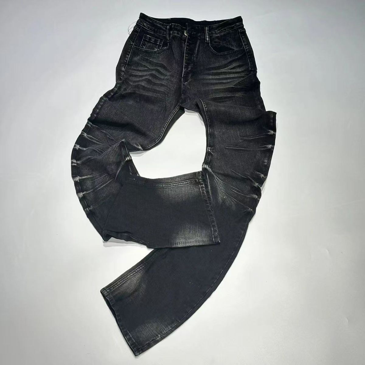 Vintage Washed Blue Cracked Whisker Stacked Fold American Streetwear Unisex Jeans With Curved Blade Design_mkmklike.com