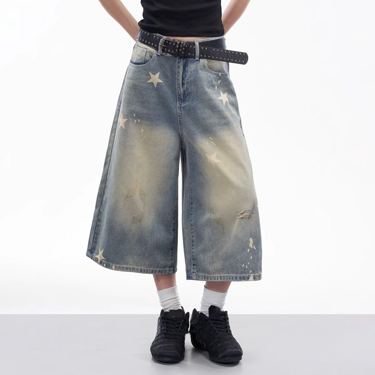 "Men's Vintage Distressed Jeans – Star Print & Ripped Details (Relaxed Wide-Leg Cropped Fit, Summer Style)"_mkmklike.com