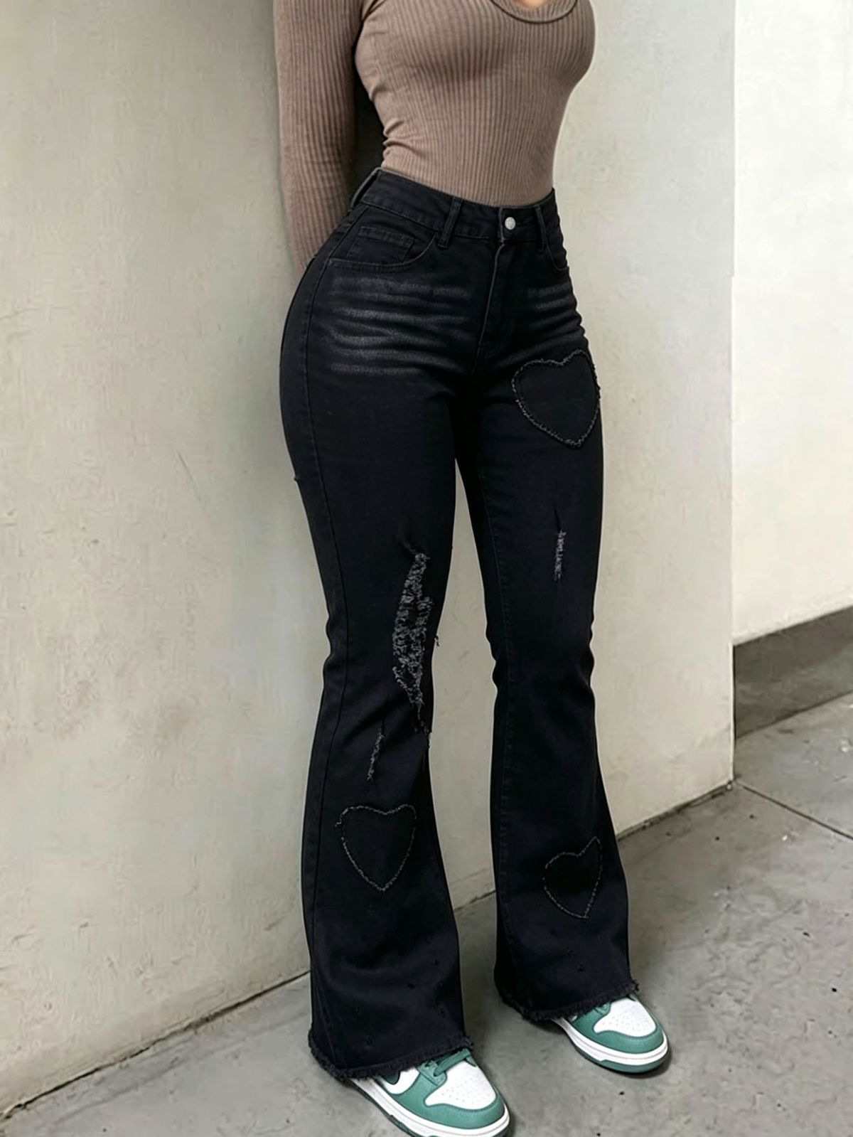 High-Waisted L1050 Black Jeans for Women with Heart Embroidery Ripped Design Slightly Flared Leggings Frayed Hem Sexy Girl Jeans_mkmklike.com