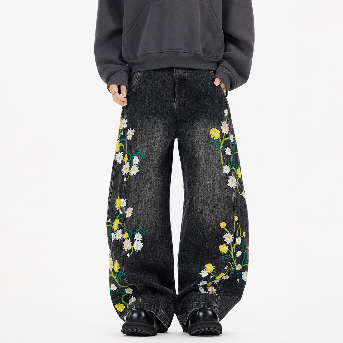 BSJ Trendy Spring Retro Floral Embroidered Curved Jeans For Men And Women, Loose Fit And Wide Leg Design._mkmklike.com