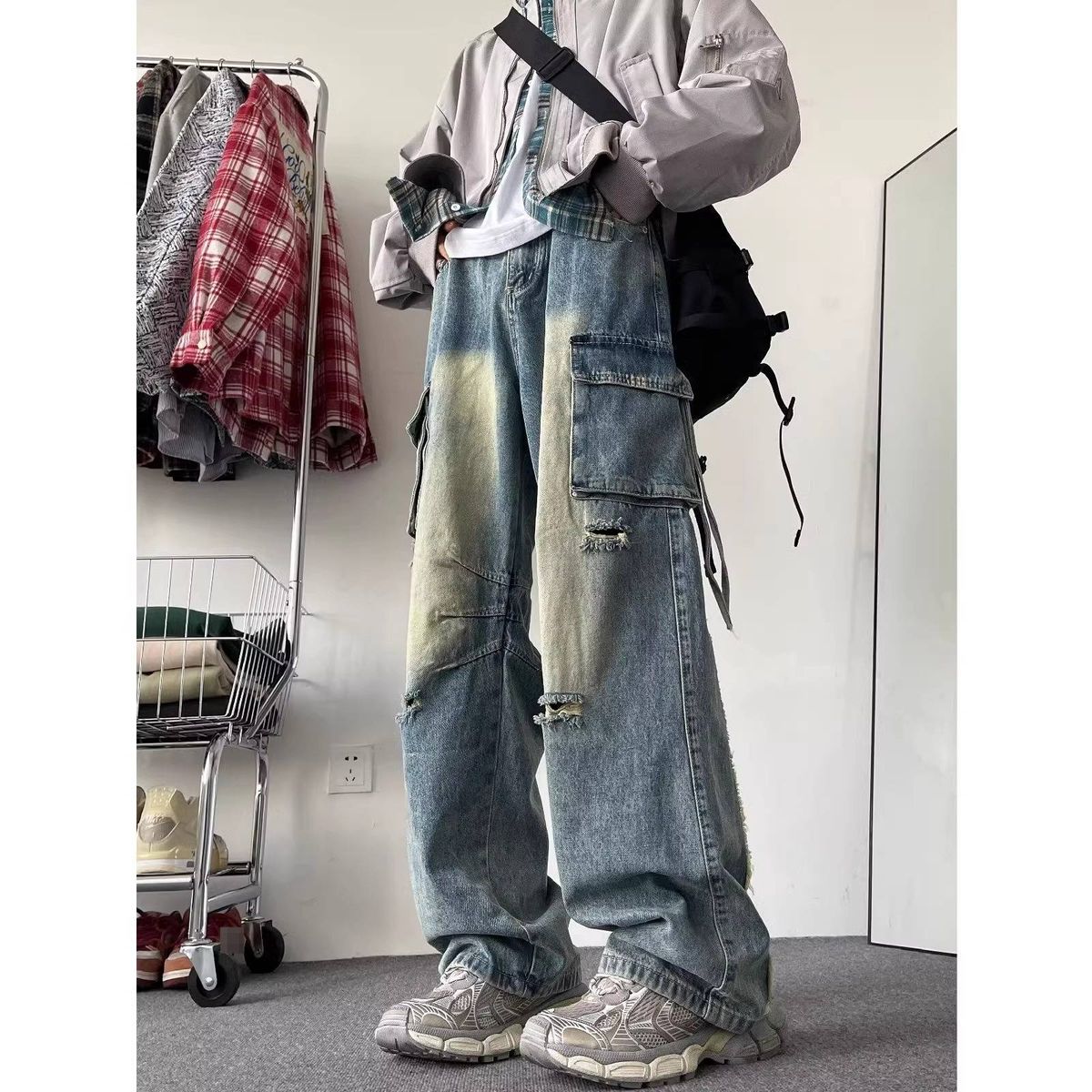 Men's Trendy Multi Pocket Cargo Jeans Loose Straight Leg Wide Leg High Street Style Ripped Design Trousers_mkmklike.com