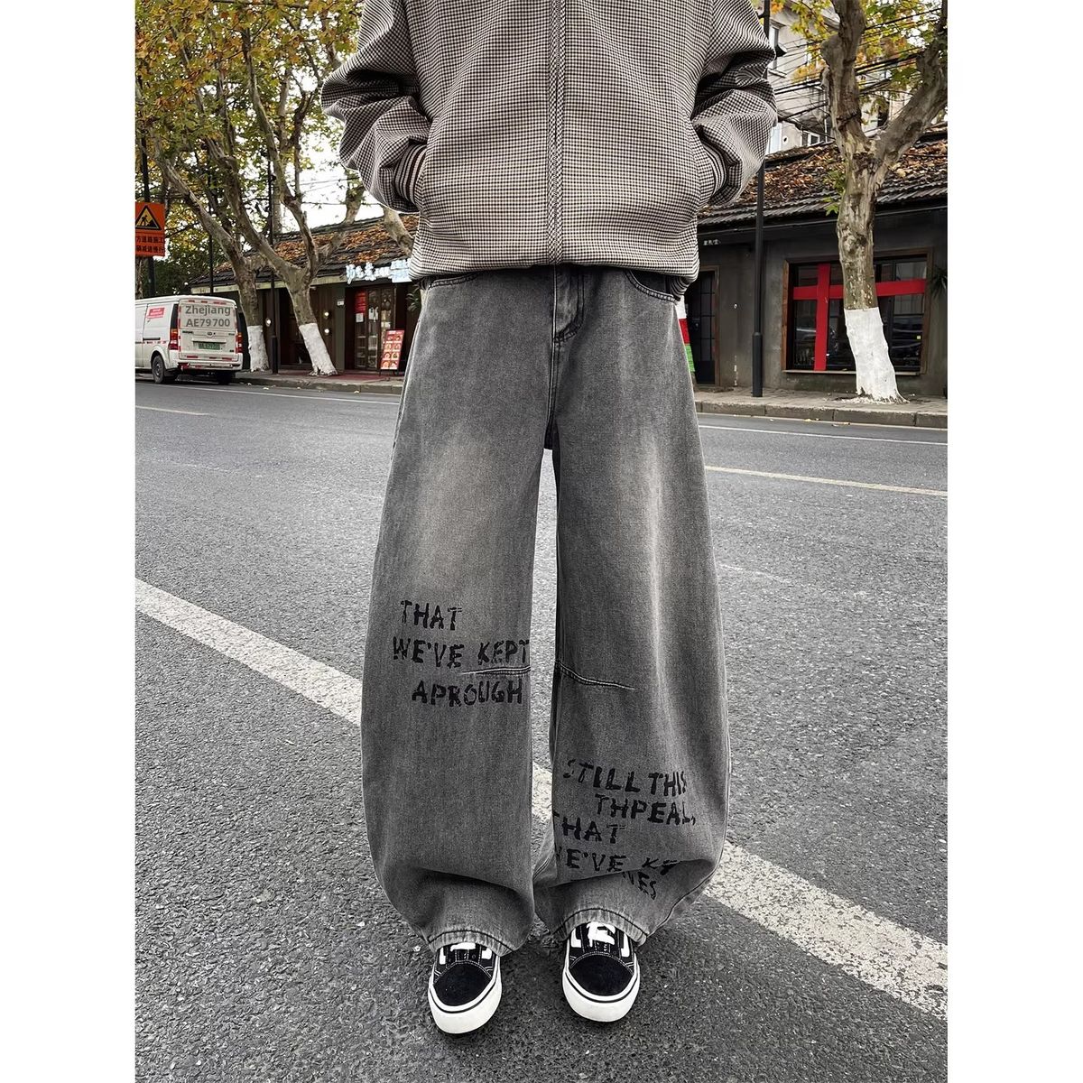High Street Loose Fitting Wide Leg Curved Jeans Men's American Style Letter Print Silhouette Washed Straight Leg Drape Distressed Trousers_mkmklike.com