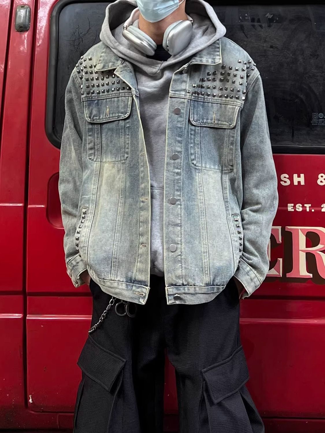 Men's Heavy Duty Studded Denim Jacket American Style Distressed Wash Loose Silhouette Design Top For Spring Autumn Niche_mkmklike.com